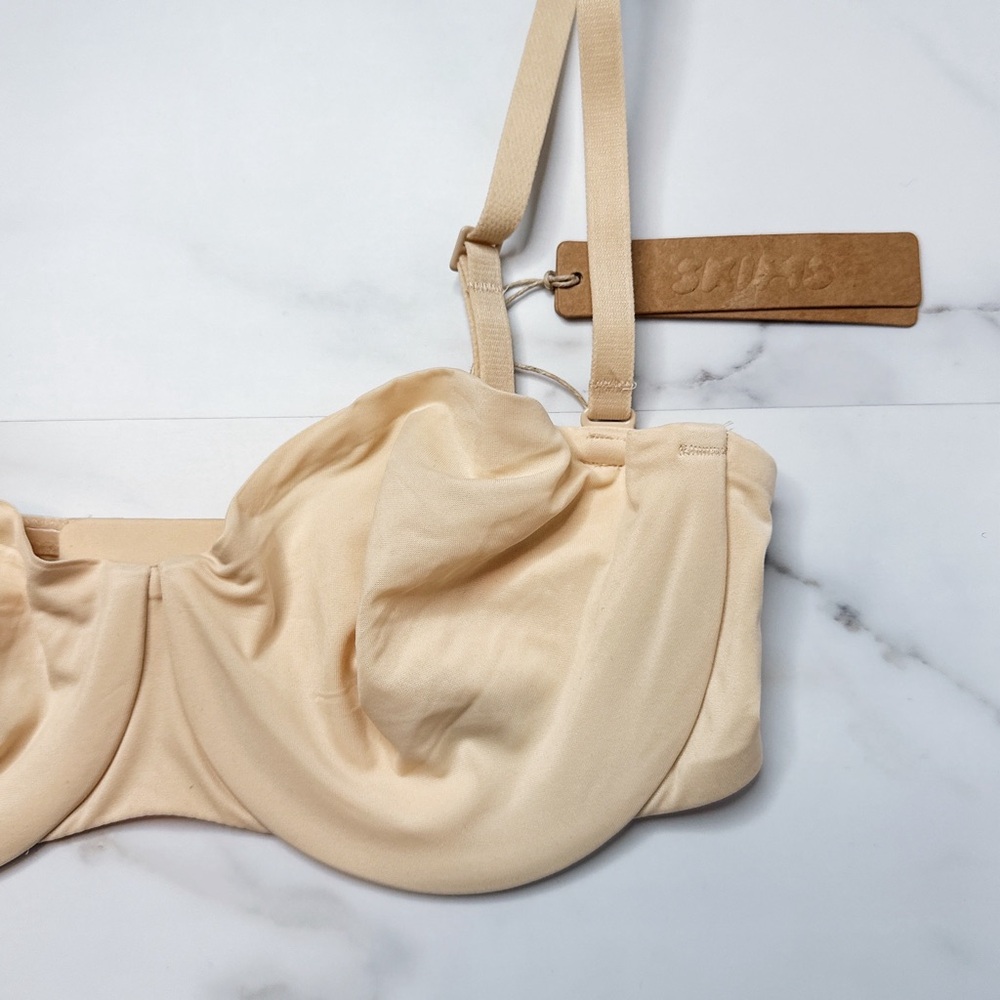 NWT Skims Smoothing Intimates Unlined Strapless Bra - Picture 3 of 5